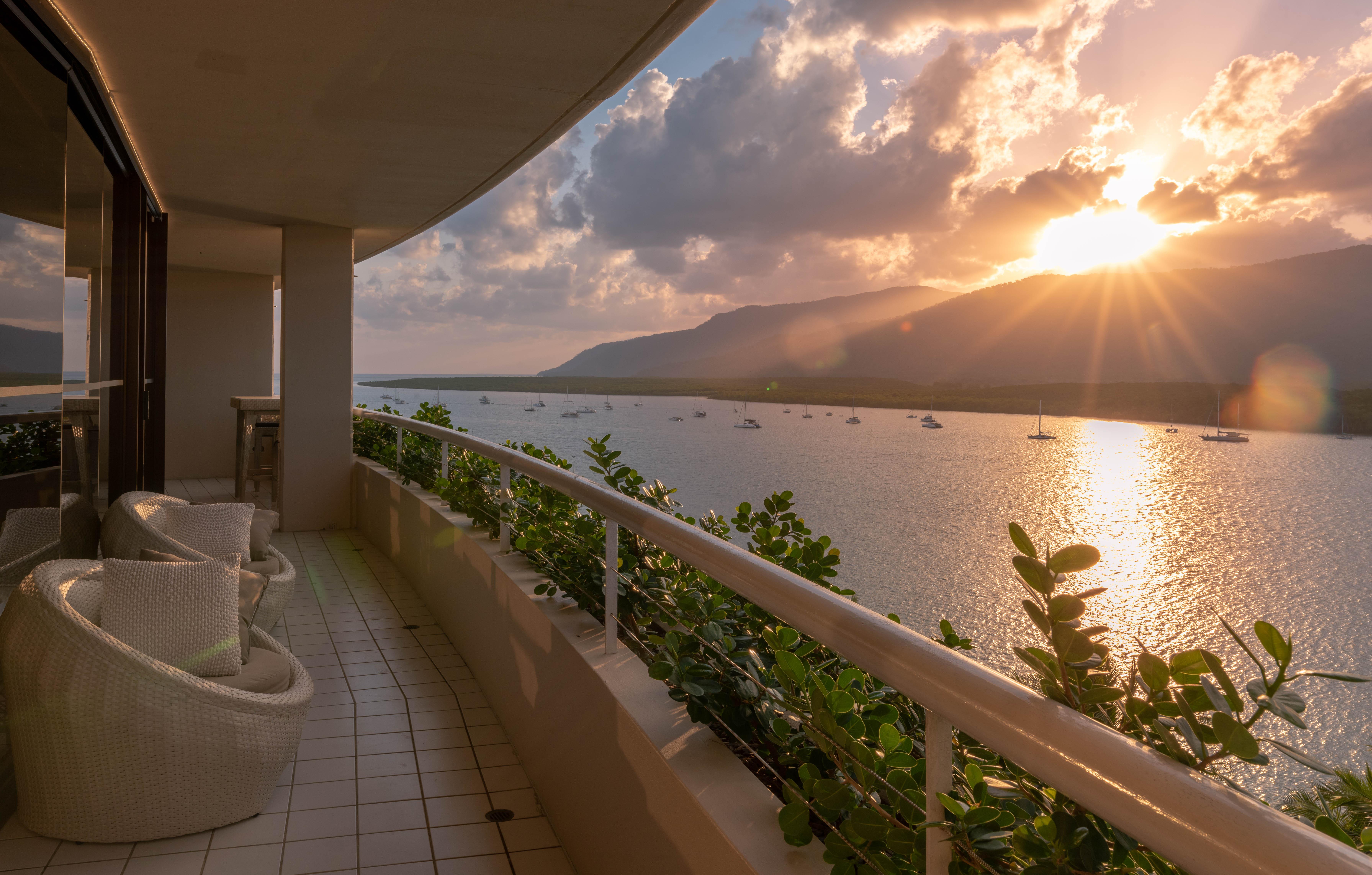 Hilton Cairns Hotel Exterior photo Sunset at the hotel