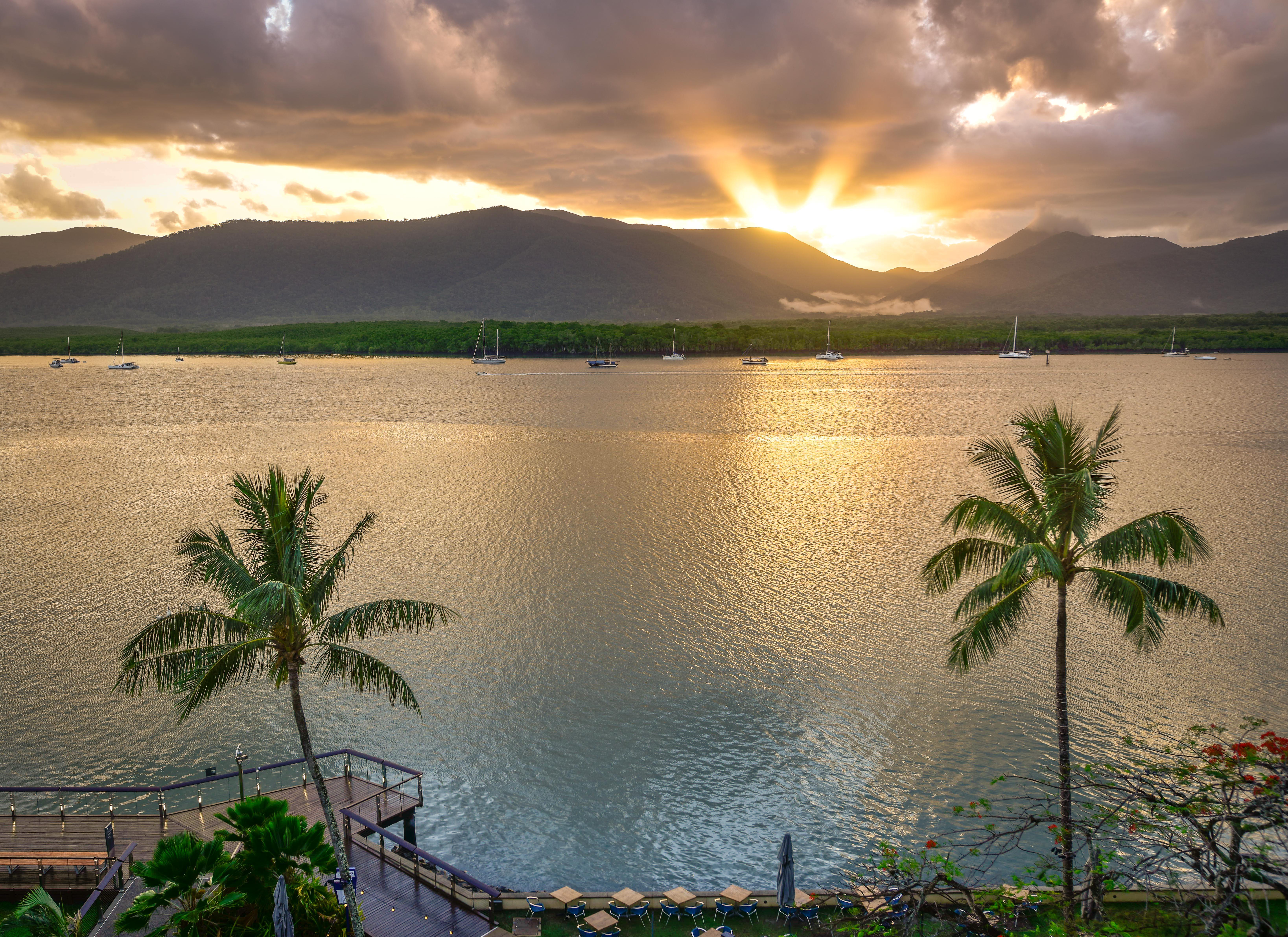 Hilton Cairns Hotel Exterior photo Sunset over the bay