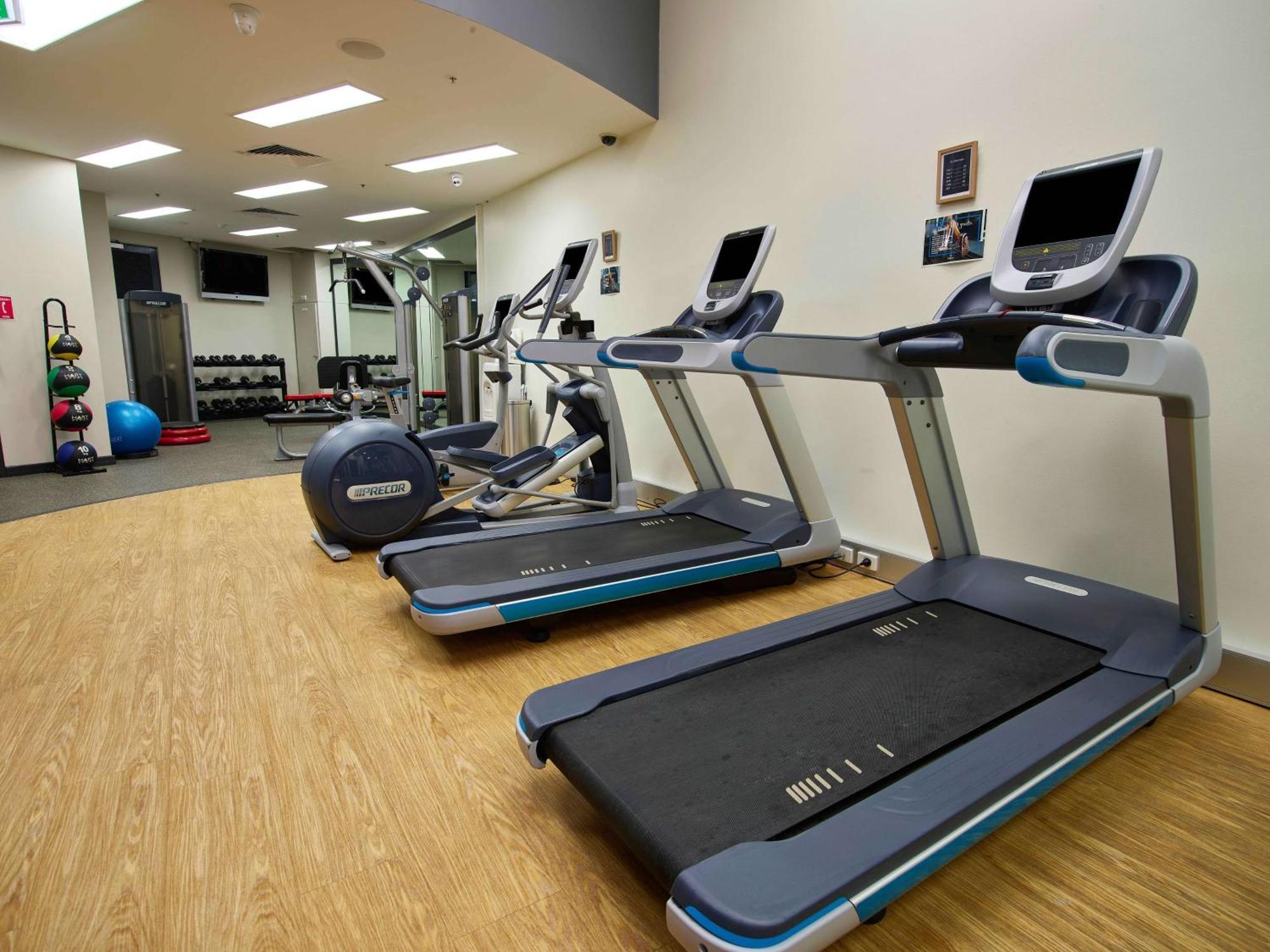 Hilton Cairns Hotel Exterior photo Treadmills