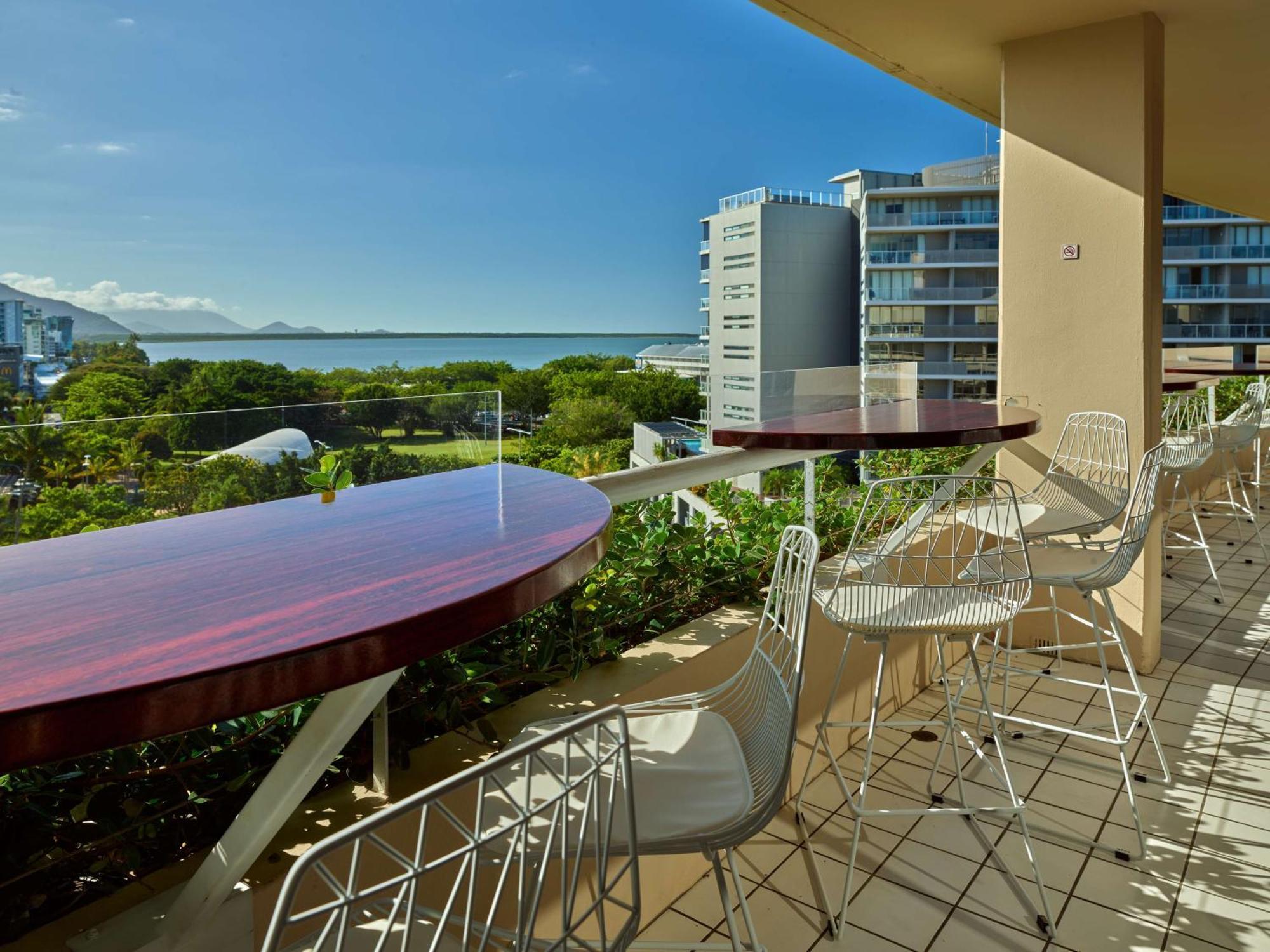 Hilton Cairns Hotel Exterior photo The Terrace