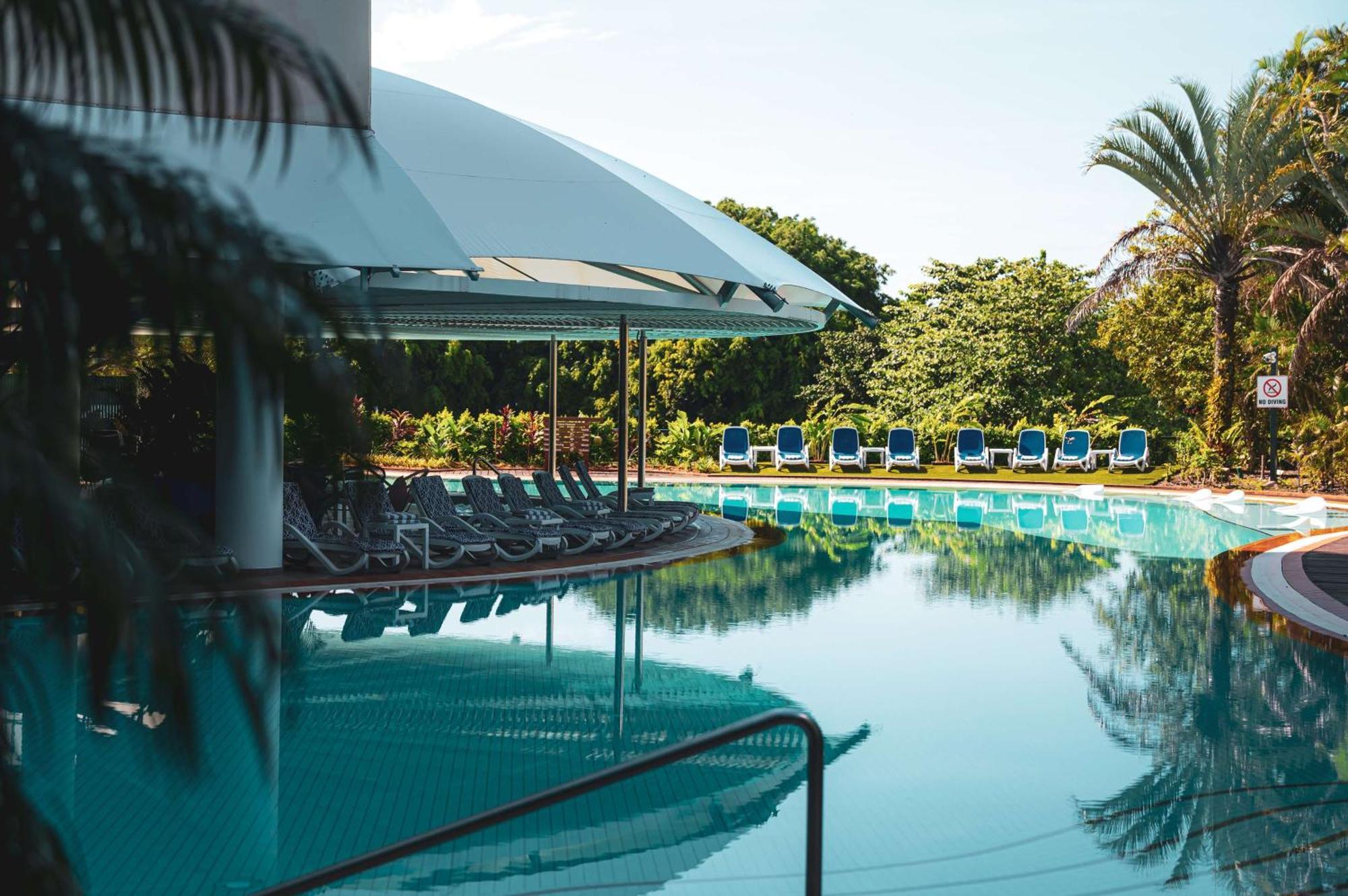 Hilton Cairns Hotel Exterior photo The swimming pool at the hotel